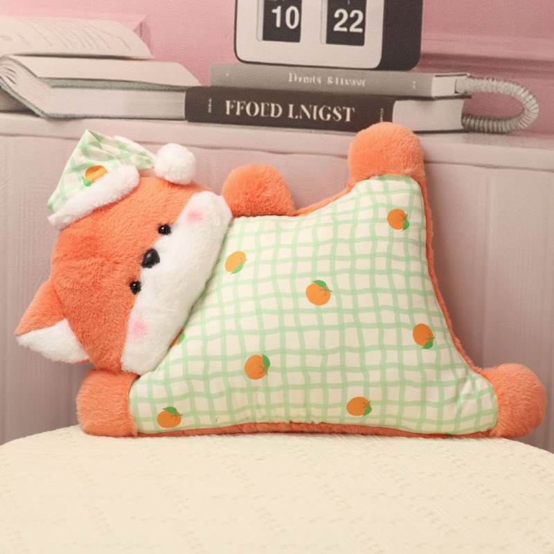 枕特写	B2B custom orange fox lying plush pillow with plaid pattern produced by expert manufacturer.