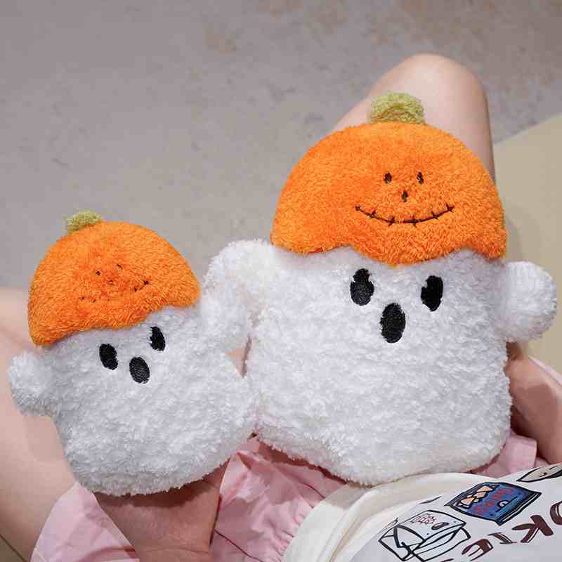 Bulk kawaii Halloween ghost stuffed toys in big and small sizes, demonstrating cute pumpkin hats and embroidery detailing.