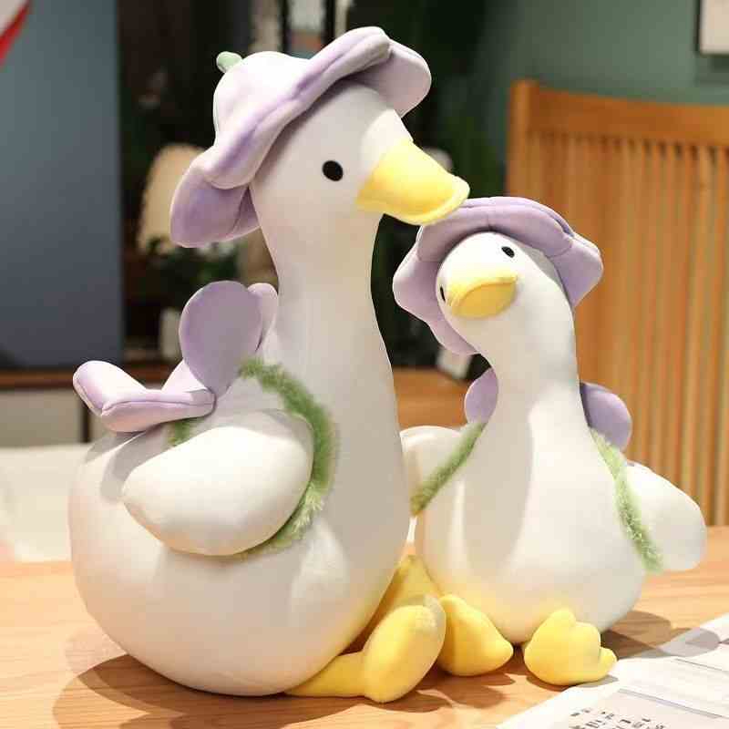 Factory-direct custom duck plush family collection in multiple retail sizes, perfect for private label toy distributors.