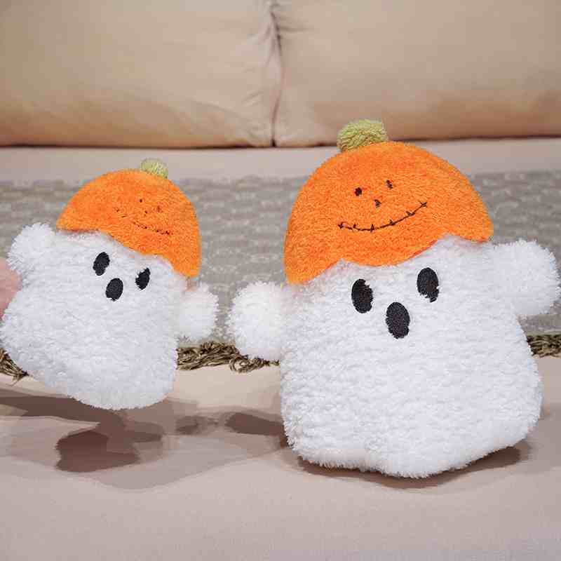 High-ROI white pumpkin ghost plush cushions shown in a playful size comparison, maximizing retail impulse-buy appeal.