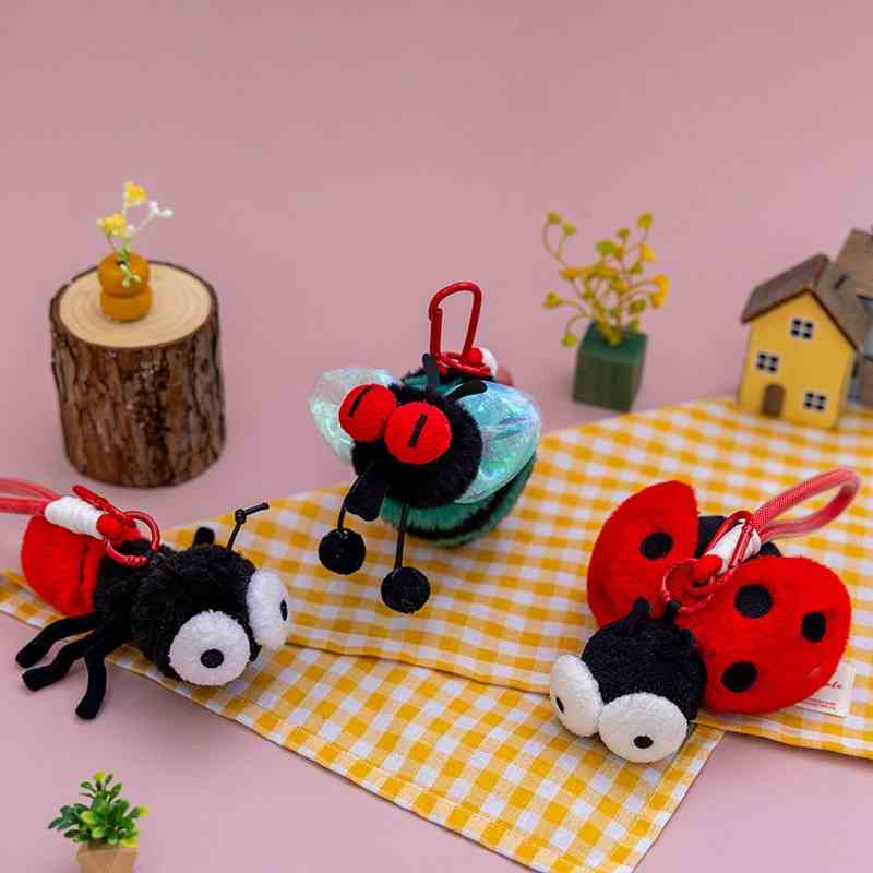 Wholesale ladybug and fly plush bag accessories, ready for global importers and mini claw machine operators.